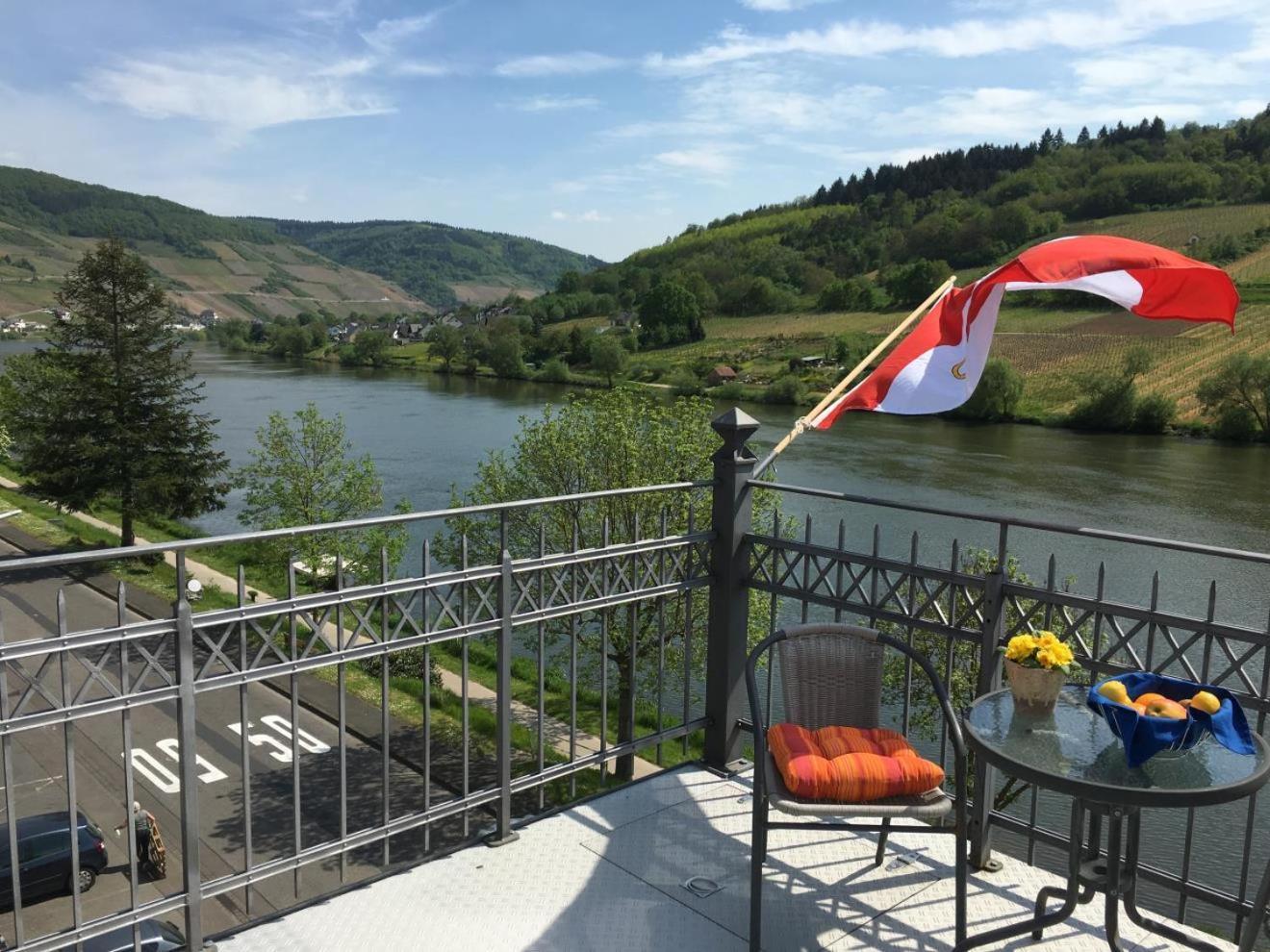Ferienhaus Moselmerle Целль-ан-дер-Мозель Экстерьер фото